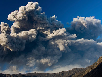 volcanic-ash-plume