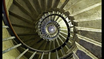 Spiral-staircase-inside-the-Monument-London
