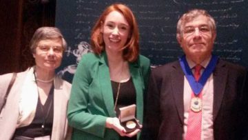 Hannah-Fry-receives-Christopher-Zeeman-Medal