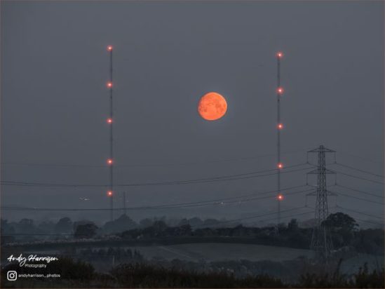 Moon in between antenna